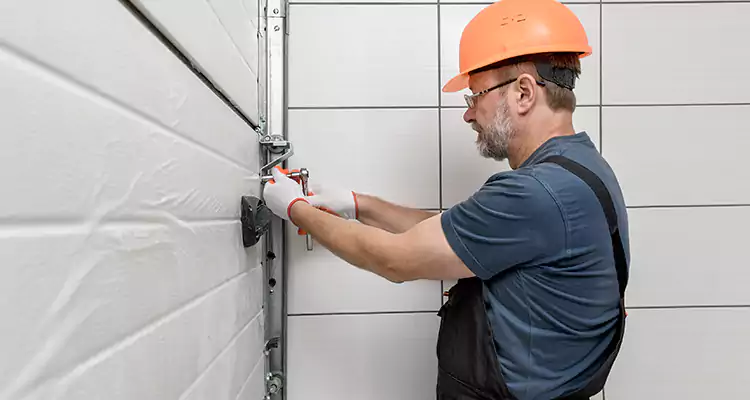 Emergency Garage Door Repair in Ives Estates, FL