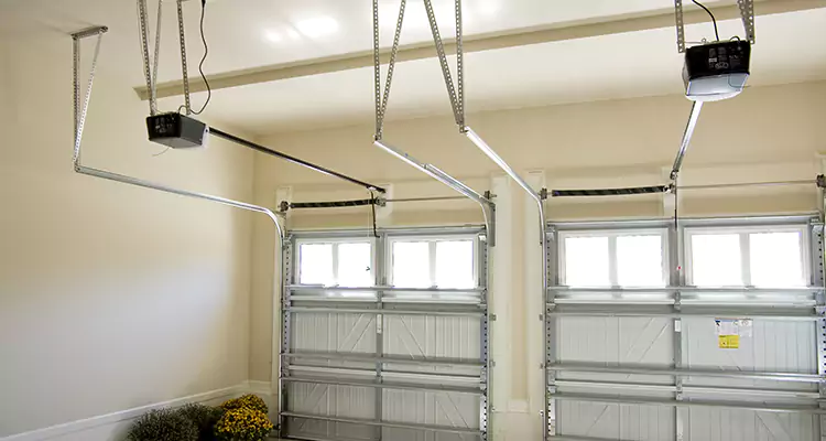 Residential Emergency Garage Door Repair in Ives Estates, FL