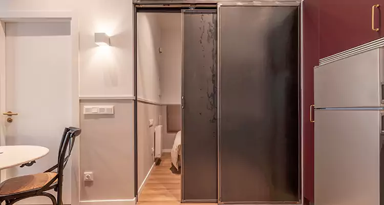 We Fix Closet Sliding Door in Ives Estates, FL 
