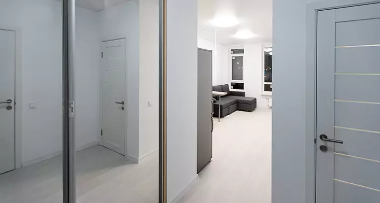 Modern Mirrored Closet Doors Repair in Ives Estates, FL