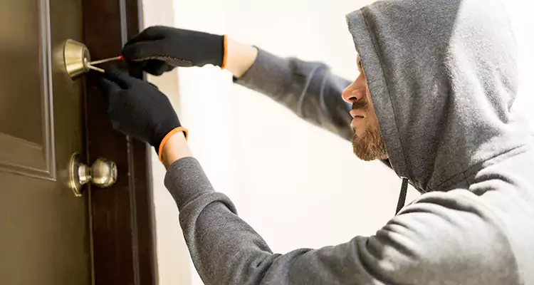 Emergency Motel Lock Repairs—Available 24/7 in Ives Estates, FL